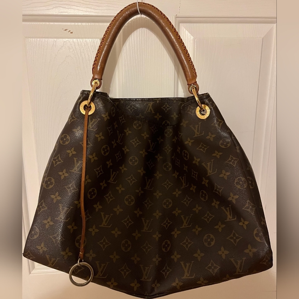 Louis Vuitton Shoulder Bag